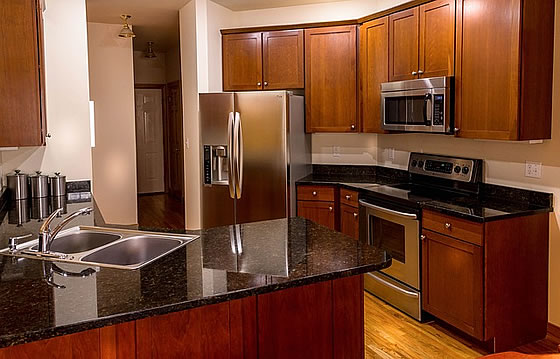 Küchenarbeitsplatte reinigen: die besten Tipps. Foto: JamesDeMers / pixabay.com