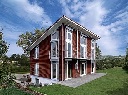 Die Biohäuser des südbayerischen Holzhausunternehmens Baufritz leisten einen aktiven Beitrag in puncto Klimaschutz. Foto: epr/Baufritz