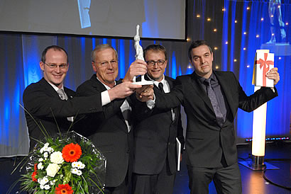 Geschäftsführer Mathias Schäfer, Willi Schäfer und Klaus Cronau, sowie Gesellschafter Stefan Ochse bei der Preisverleihung. Foto: eventDiary Geschäftsführer Mathias Schäfer, Willi Schäfer und Klaus Cronau, sowie Gesellschafter Stefan Ochse bei der Preisverleihung. Foto: eventDiary