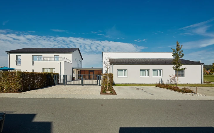 LUXHAUS - Musterhaus Satteldach Landhaus 200