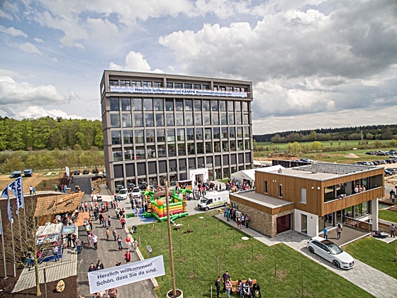 An vier Tagen besuchten rund 15.000 Gäste und Interessierte das neu eröffnete Bauinnovationszentrum von KAMPA in Aalen/Waldhausen. - Foto: Kampa