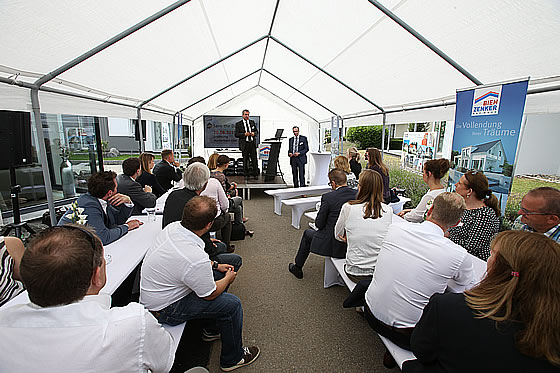 Pressekonferenz zur Eröffnung des neuen Musterhauses. Foto: Bien-Zenker