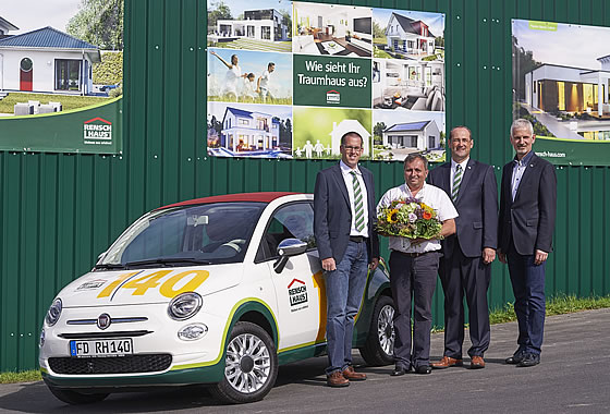 Für einen ganz besonderen Tag wurde es auch für den Gewinner des nagelneuen FIAT 500 Cabrio! Foto: RENSCH HAUS