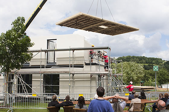 Das staunten die Gäste! Live-Montage des neuen Musterhauses an nur einem Tag! Foto: RENSCH HAUS