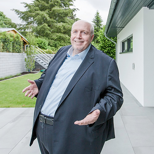 Auch Reiner Calmund erzählt vom Fertigbau / Foto: Reiner Calmund - massa haus