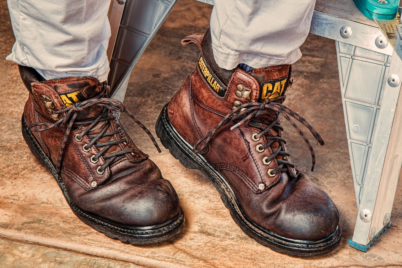 Beim Heimwerken auf Nummer sicher gehen: mit Qualitätswerkzeug und der richtigen Arbeitskleidung. Foto: pixabay.com / Steve Buissinne Beim Heimwerken auf Nummer sicher gehen: mit Qualitätswerkzeug und der richtigen Arbeitskleidung. Foto: pixabay.com / Steve Buissinne