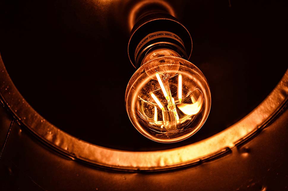 Industrielampen unterstreichen die Einrichtung im Used-Look. Foto: Thierry Milherou / pixabay.com Industrielampen unterstreichen die Einrichtung im Used-Look. Foto: Thierry Milherou / pixabay.com