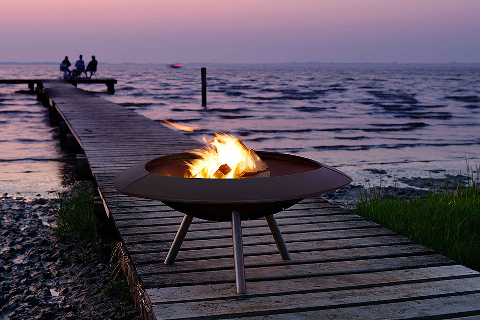 Knisterndes Lagerfeuer  Symbol für Freiheit und Abenteuer. Foto: LEDA