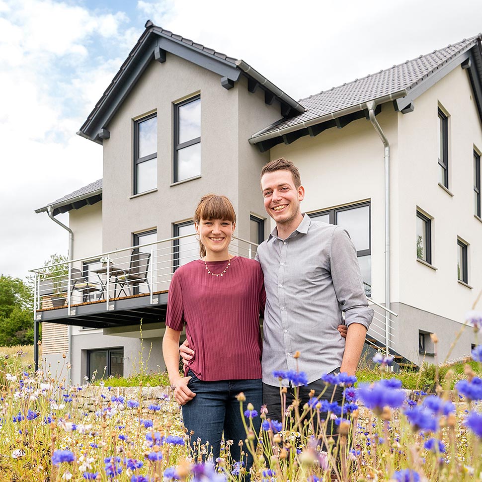 Modernes Satteldachhaus mit Erker von Fingerhut Haus. Foto: Fingerhut Haus