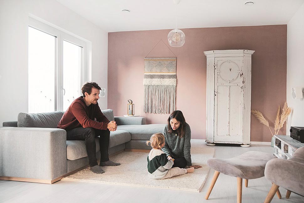 Naturintegratives Wohnen im modernen Satteldachhaus „Vinaro“ von Fingerhut Haus. Foto: Fingerhut Haus Naturintegratives Wohnen im modernen Satteldachhaus „Vinaro“ von Fingerhut Haus. Foto: Fingerhut Haus