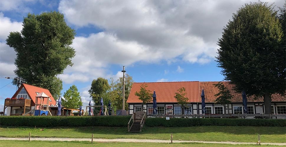 Durch einen Anbau erweitert: Das Gohnder Fährhaus an der Weser. Foto: Meisterstück HAUS