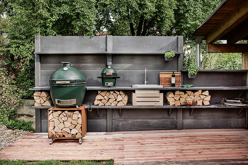 Unser Leben verlagert sich zunehmend in den Garten, weshalb ein hochwertig gestalteter Außenbereich an Bedeutung gewinnt. Wer für ein absolutes Highlight sorgen möchte, entscheidet sich für eine Outdoorküche. Foto: epr / WWOO / Tobias Woggon Unser Leben verlagert sich zunehmend in den Garten, weshalb ein hochwertig gestalteter Außenbereich an Bedeutung gewinnt. Wer für ein absolutes Highlight sorgen möchte, entscheidet sich für eine Outdoorküche. Foto: epr / WWOO / Tobias Woggon