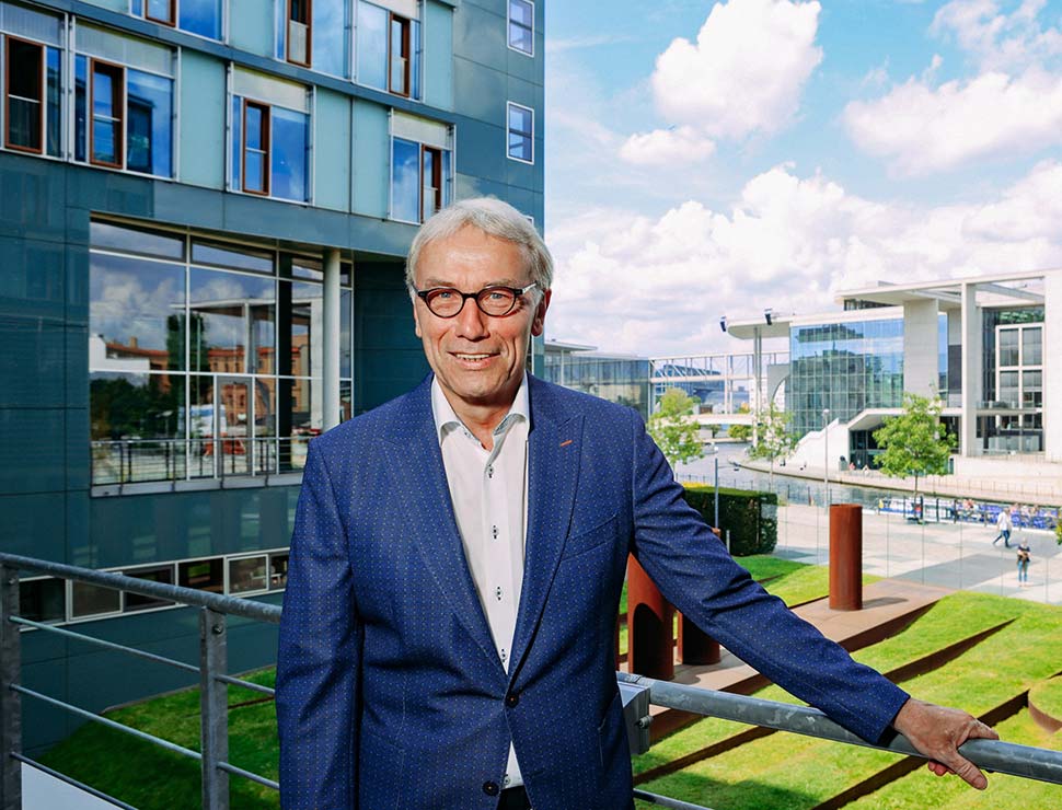 Der baupolitische Sprecher der SPD-Bundestagsfraktion, Bernhard Daldrup, war zu Gast beim 4. BDF-HauptstadtTALK. Foto: Elias Domsch Der baupolitische Sprecher der SPD-Bundestagsfraktion, Bernhard Daldrup, war zu Gast beim 4. BDF-HauptstadtTALK. Foto: Elias Domsch