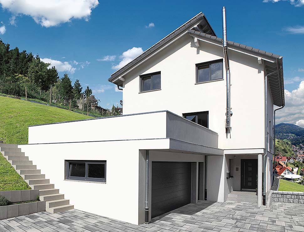 Ein Keller vergrößert die Nutzfläche und die Wohnfläche des Hauses. Besonders auf einem Hanggrundstück ist er die bessere Wahl. Foto: GÜF / Bürkle Ein Keller vergrößert die Nutzfläche und die Wohnfläche des Hauses. Besonders auf einem Hanggrundstück ist er die bessere Wahl. Foto: GÜF / Bürkle