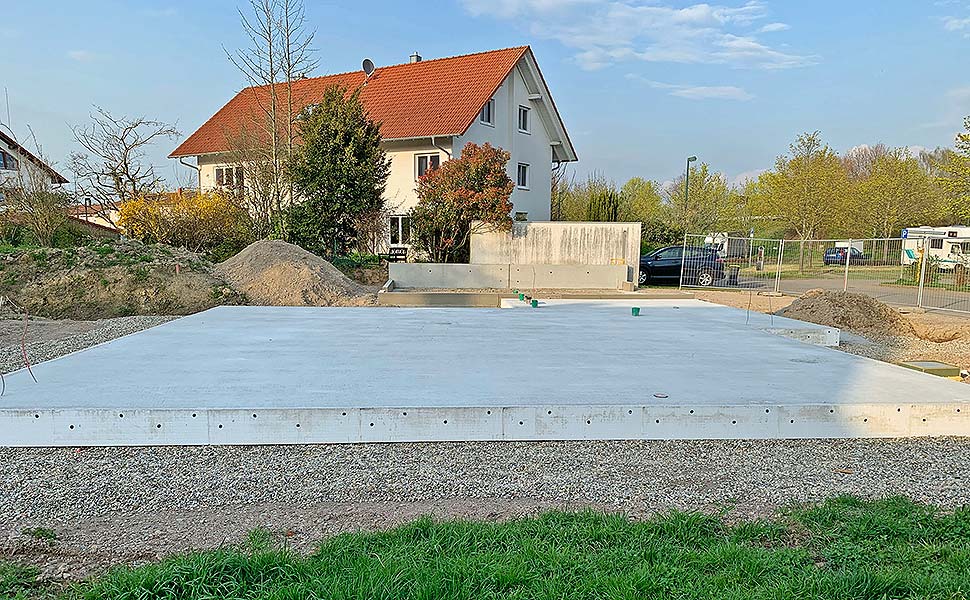 Die Erdgeschoss-Bodenplatte aus Stahlbeton ist die Alternative zum Keller. In beiden Fällen sollten Bauherren auf hohe Qualität achten. Foto: GÜF / Bürkle Die Erdgeschoss-Bodenplatte aus Stahlbeton ist die Alternative zum Keller. In beiden Fällen sollten Bauherren auf hohe Qualität achten. Foto: GÜF / Bürkle