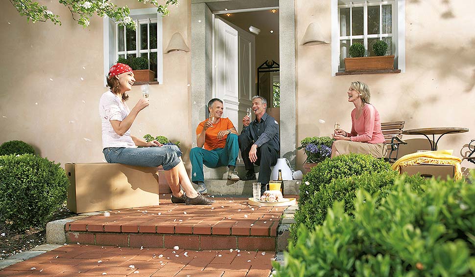 Ein Vorteil der Baugemeinschaft: man sucht sich seine Nachbarn selbst aus. Foto: Bausparkasse Schwäbisch Hall Ein Vorteil der Baugemeinschaft: man sucht sich seine Nachbarn selbst aus. Foto: Bausparkasse Schwäbisch Hall