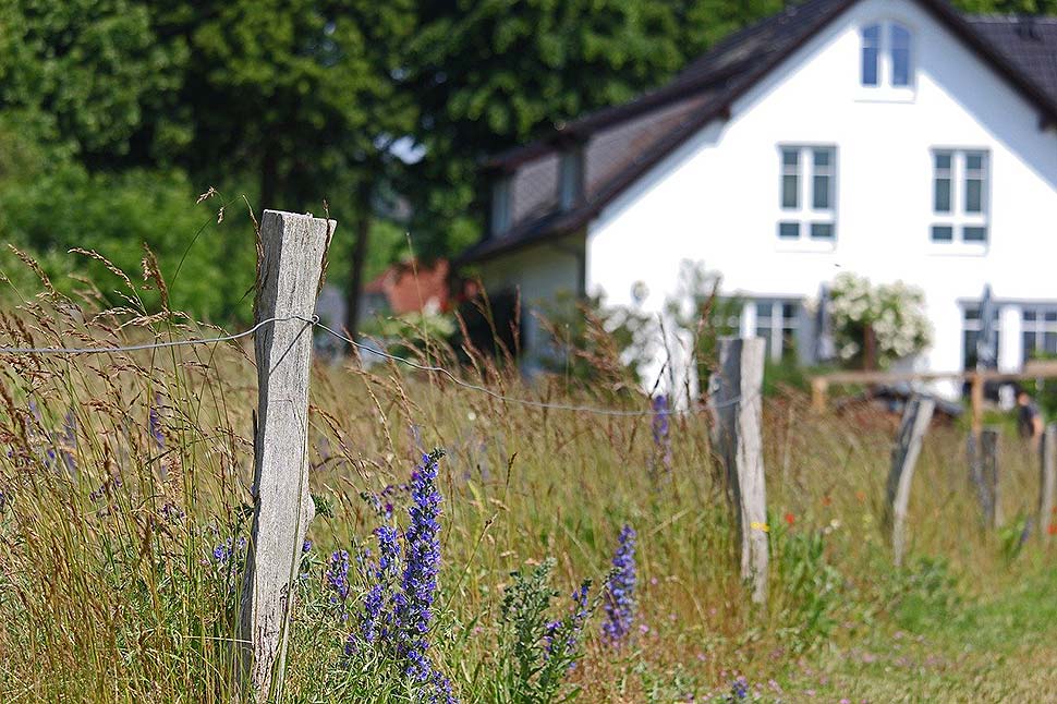 VPB rät: Vor Kauf eines gefangenen Grundstücks die Zuwegerechte genau prüfen lassen! Foto: pixabay.com VPB rät: Vor Kauf eines gefangenen Grundstücks die Zuwegerechte genau prüfen lassen! Foto: pixabay.com