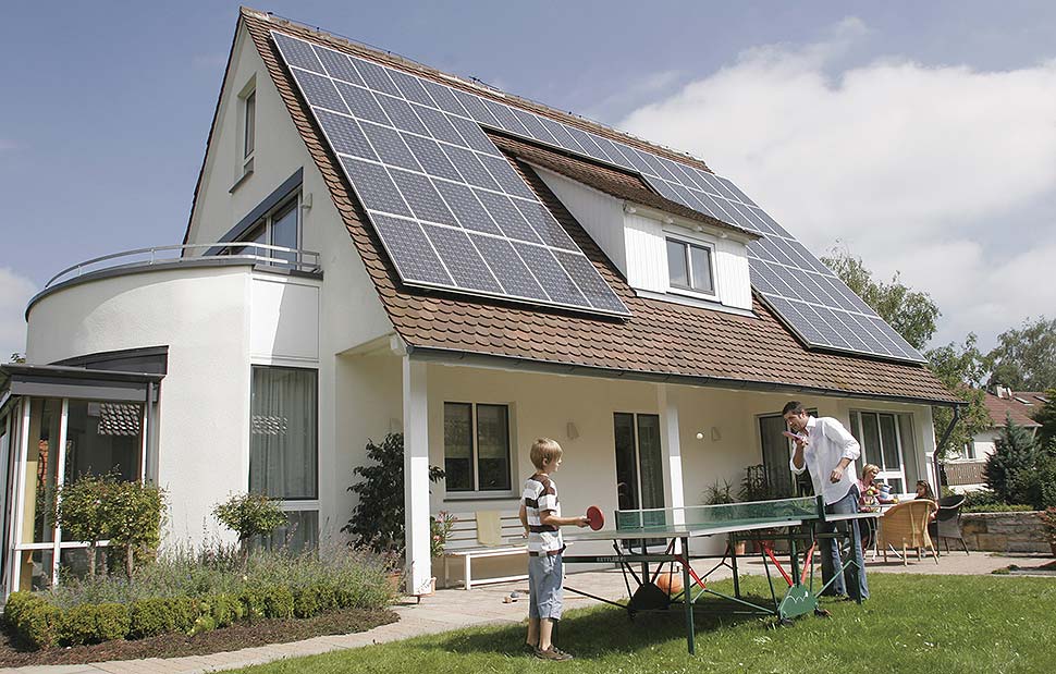 Strom aus der eigenen Solaranlage senkt die laufenden Ausgaben für Strom um ein Drittel und mehr. Foto: Bausparkasse Schwäbisch Hall