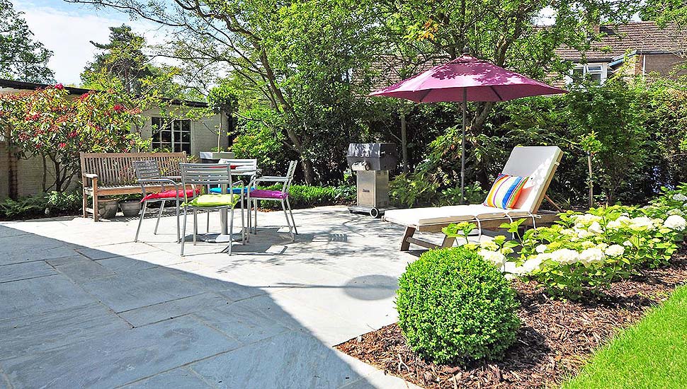 Den Garten im Sommer richtig pflegen - mit diesen Tipps überstehen Pflanzen auch heiße Tage. Foto: pixabay.com