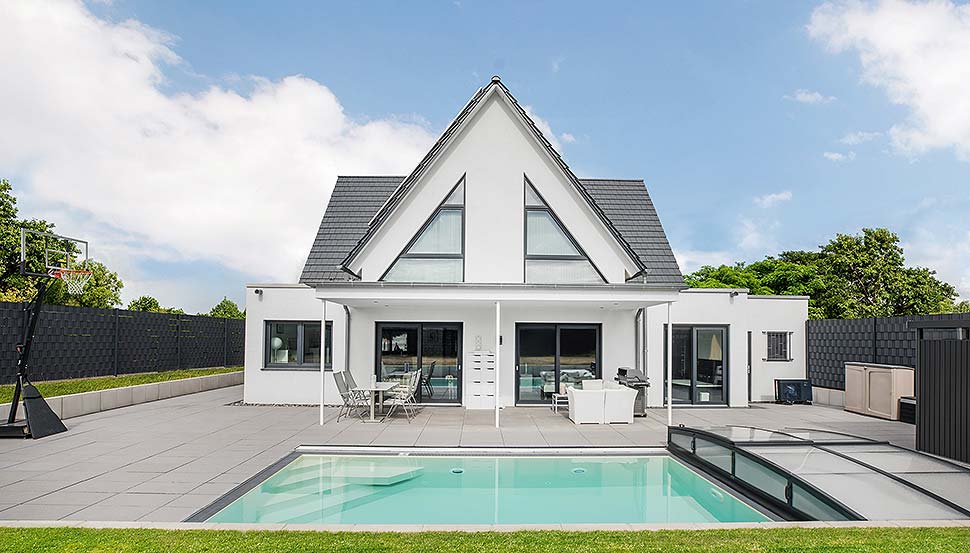 Drei-Giebel-Haus von Fingerhut Haus eröffnet erheblichen Zugewinn an Wohnfläche. Foto: Fingerhut Haus