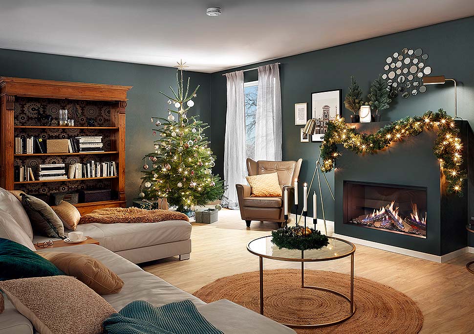 Ein Rauchmelder im Wohnzimmer warnt frühzeitig, wenn ein Feuer entsteht.  So lässt sich die Advents- und Weihnachtszeit sicher genießen. Foto: EI Electronics