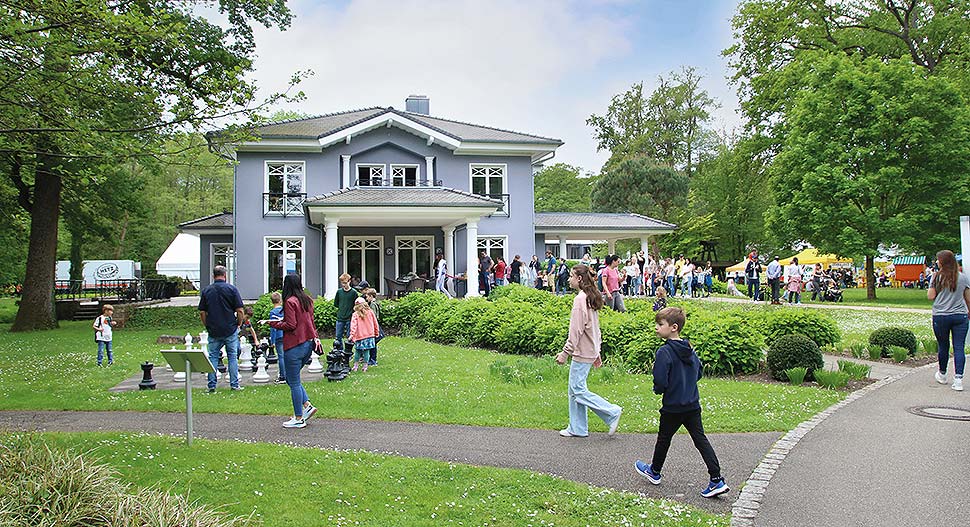 Die rund 5.000 Besucher konnten sich über ein abwechslungsreiches Programm freuen und bei kostenlosem Eintritt die neun Ausstellungshäuser besichtigen. Foto: WeberHaus