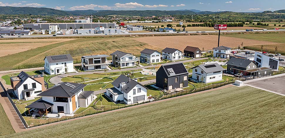 Die FertighausWelt Schwarzwald ist die modernste Musterhaus-Ausstellung Europas und an umfassenden Nachhaltigkeitszielen ausgerichtet. Foto: BDF / Patrick Brandt