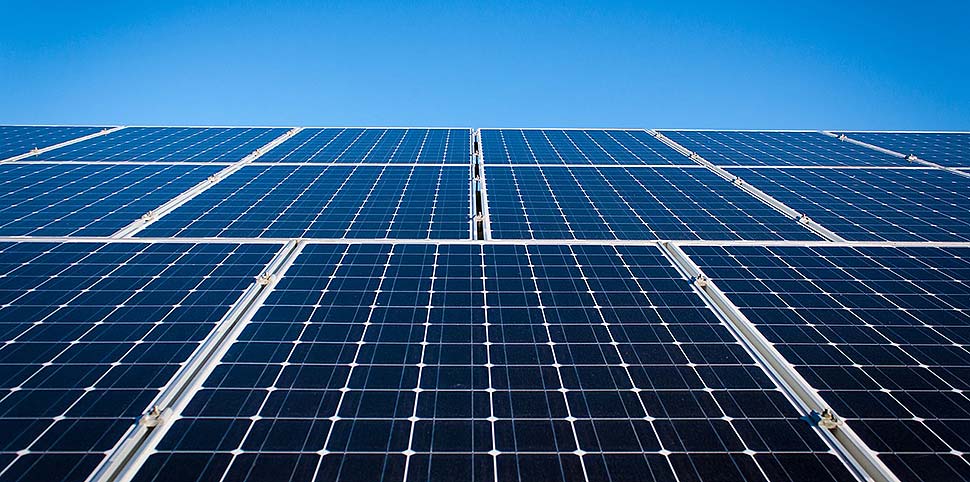 Solarzaun: Schutz fürs Haus mit Energiegewinnung. Foto: StockSnap / pixabay.com