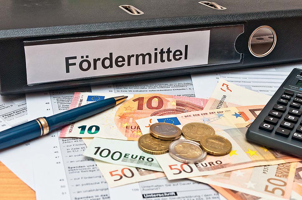 Clever finanzieren: Mit Zuschüssen und sicheren Zinsen für das Eigenheim. Foto: Stockfotos-MG / stock.adobe.com / LBS / akz-o