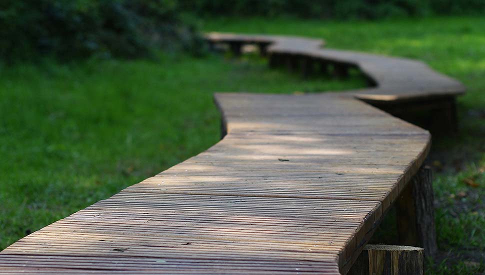 Materialien und Designs für attraktive Außenwege auf jedem Niveau. Foto: Chraecker / Pixabay.com