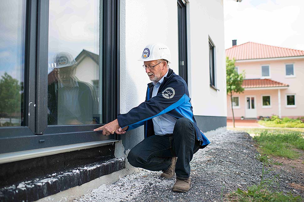 VQC-Sachverständige prüfen vor Ort. Etwa drei Ortsbegehungen reichen meist bei einem Einfamilienhaus. Foto: vqc