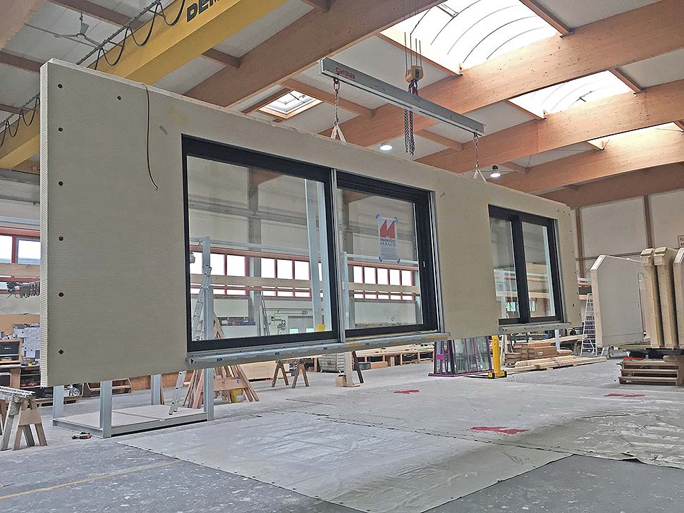Wand eines konventionellen Holz-Fertighauses in der Fertigung bei Meisterstück-HAUS. Foto: Meisterstück-HAUS