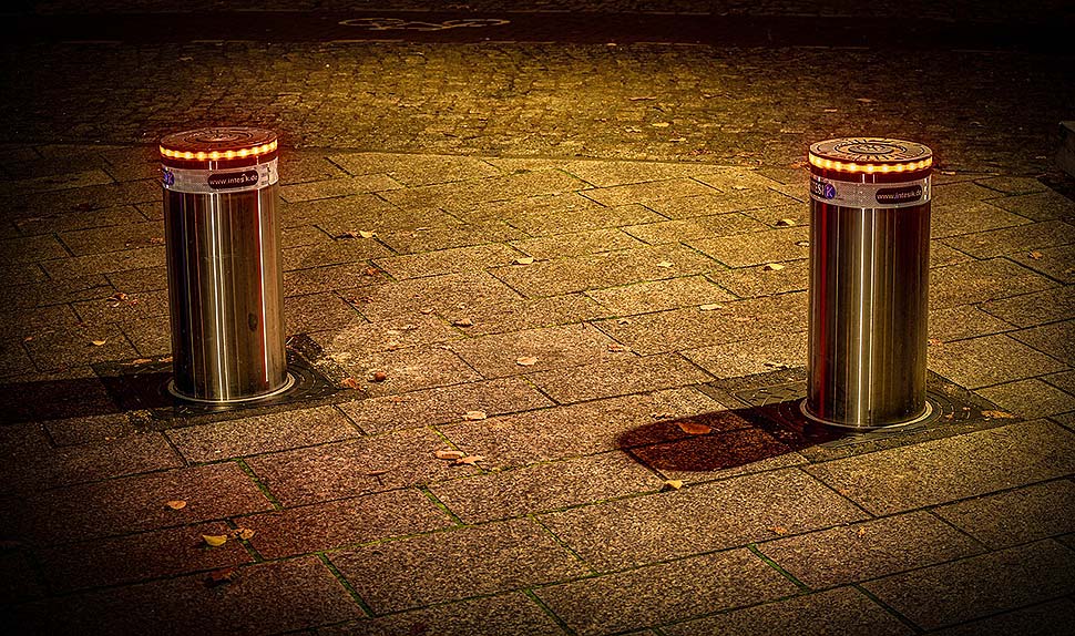 Sicherheits-Tipp: Mit Bollards das Grundstück sichern! Foto: scholty1970 / Pixabay.com 