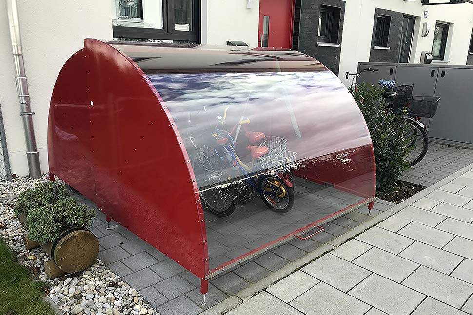 Maximaler Schutz für Ihr Fahrrad: Ein Leitfaden zur Auswahl. Fahrradgarage Kaminrot Ral Ral 3002 deckel transparent. Foto: Streicher Fahrradgaragen