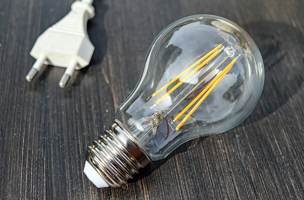 Zu teurer Strom: Bequemlichkeit kostet Stromkunden 5,5 Milliarden Euro. Foto:; Pixabay.com