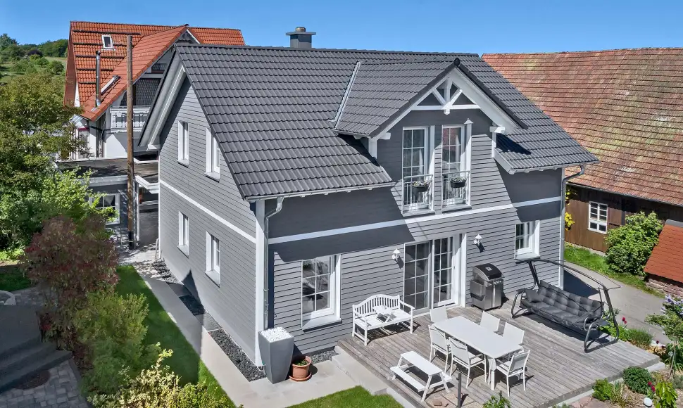 So individuell wie es die Baufamilie wünscht und wie es der Bauplatz erfordert werden moderne Holz-Fertighäuser geplant und errichtet. Foto: BDF / Beilharz Haus