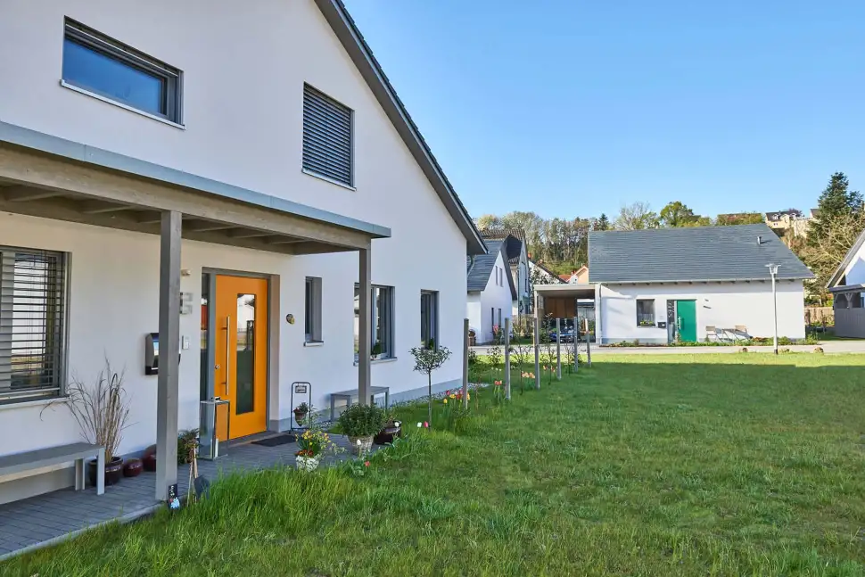 Sicherheit fürs Eigenheim: Mit Außenwänden aus Leichtbeton profitieren Bauherren von einem hohen Maß an Einbruchschutz. Foto: DJD/KLB Klimaleichtblock