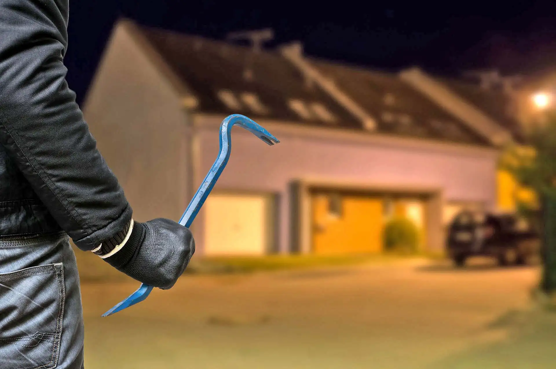 Einbrecher sind wieder verstärkt auf Beutezug. Massive Außenwände aus Leichtbeton können die Sicherheit erhöhen. Foto: DJD/KLB Klimaleichtblock