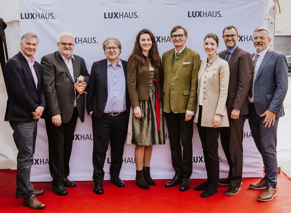 Alexander Lux mit seinen beiden Töchtern Julia und Maria Lux sowie geladenen Gästen. Foto: Andreas Hellmann Fotografie