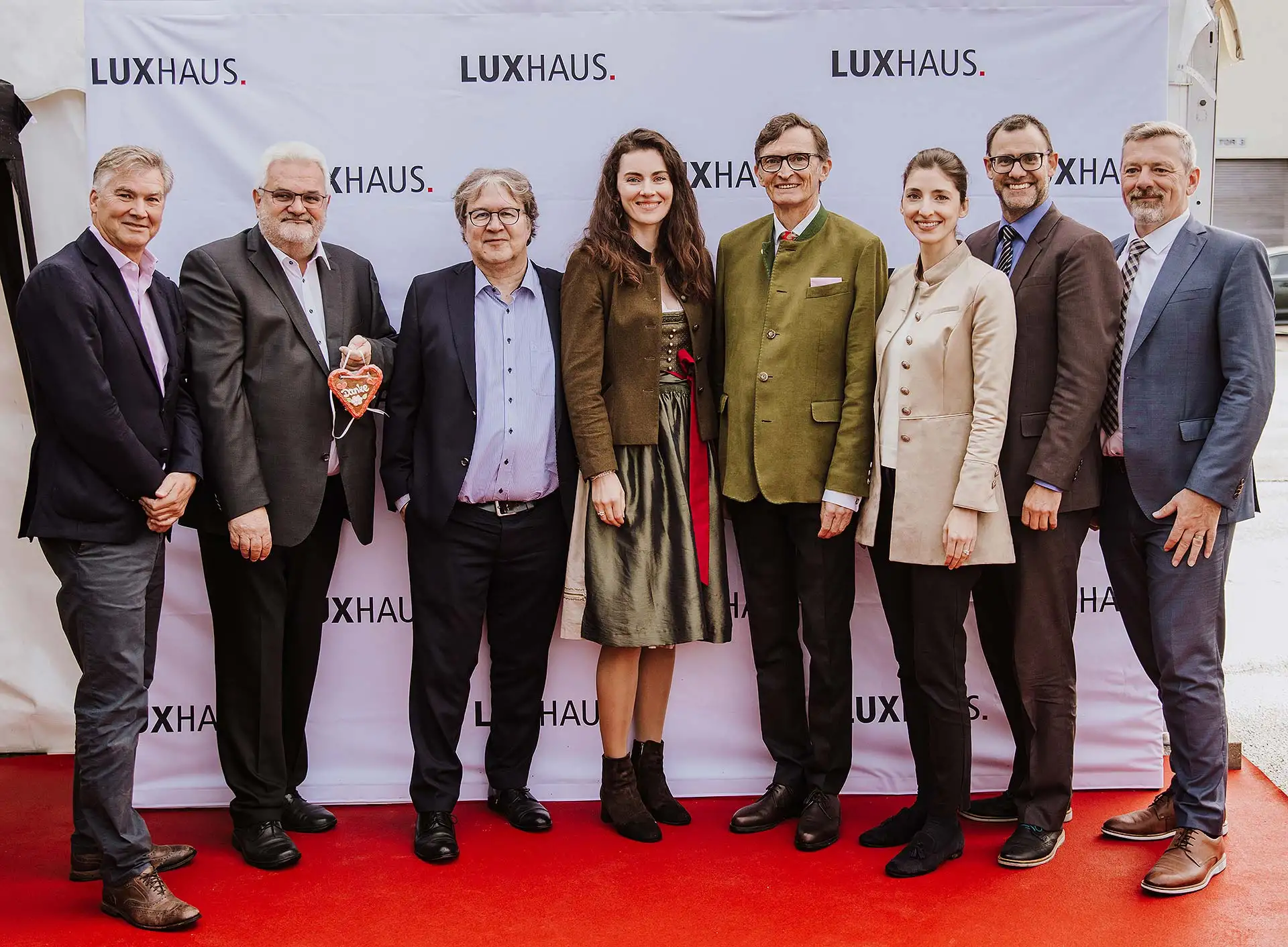 Alexander Lux mit seinen beiden Töchtern Julia und Maria Lux sowie geladenen Gästen. Foto: Andreas Hellmann Fotografie