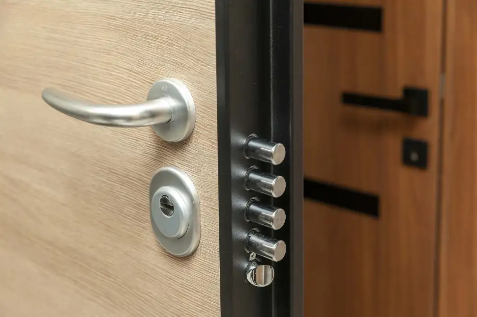 Sicherheitstechnik in der eigenen Immobilie: Schutz für Ihr Zuhause. Foto: DJ Srki / shutterstock