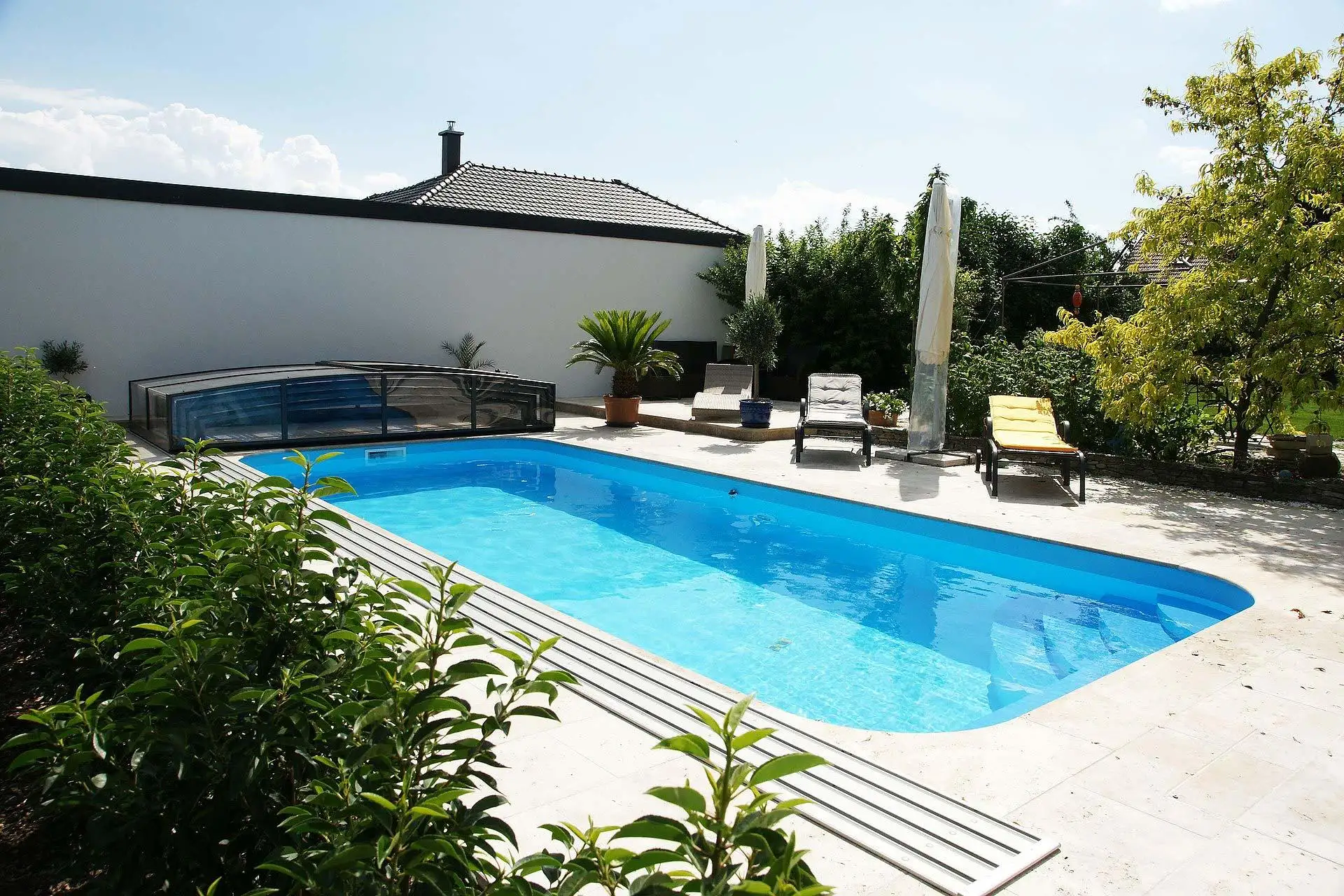 Saisonale Poolpflege: So bleibt Ihr Pool topfit. Foto: Pixybay.com