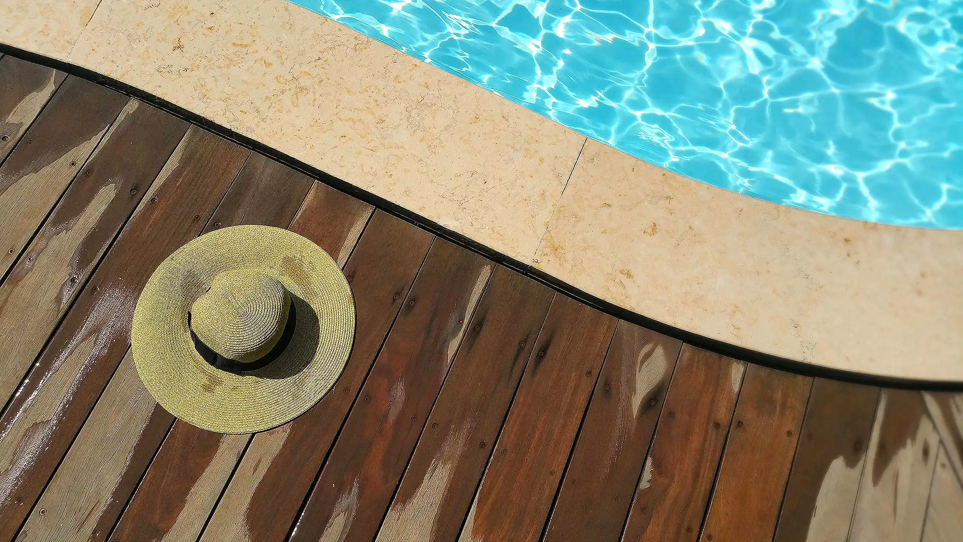 Strahlend sauber und einladend – Mit der richtigen Poolpflege zur ganzjährigen Oase. Foto: Pixabay / Pexels.com