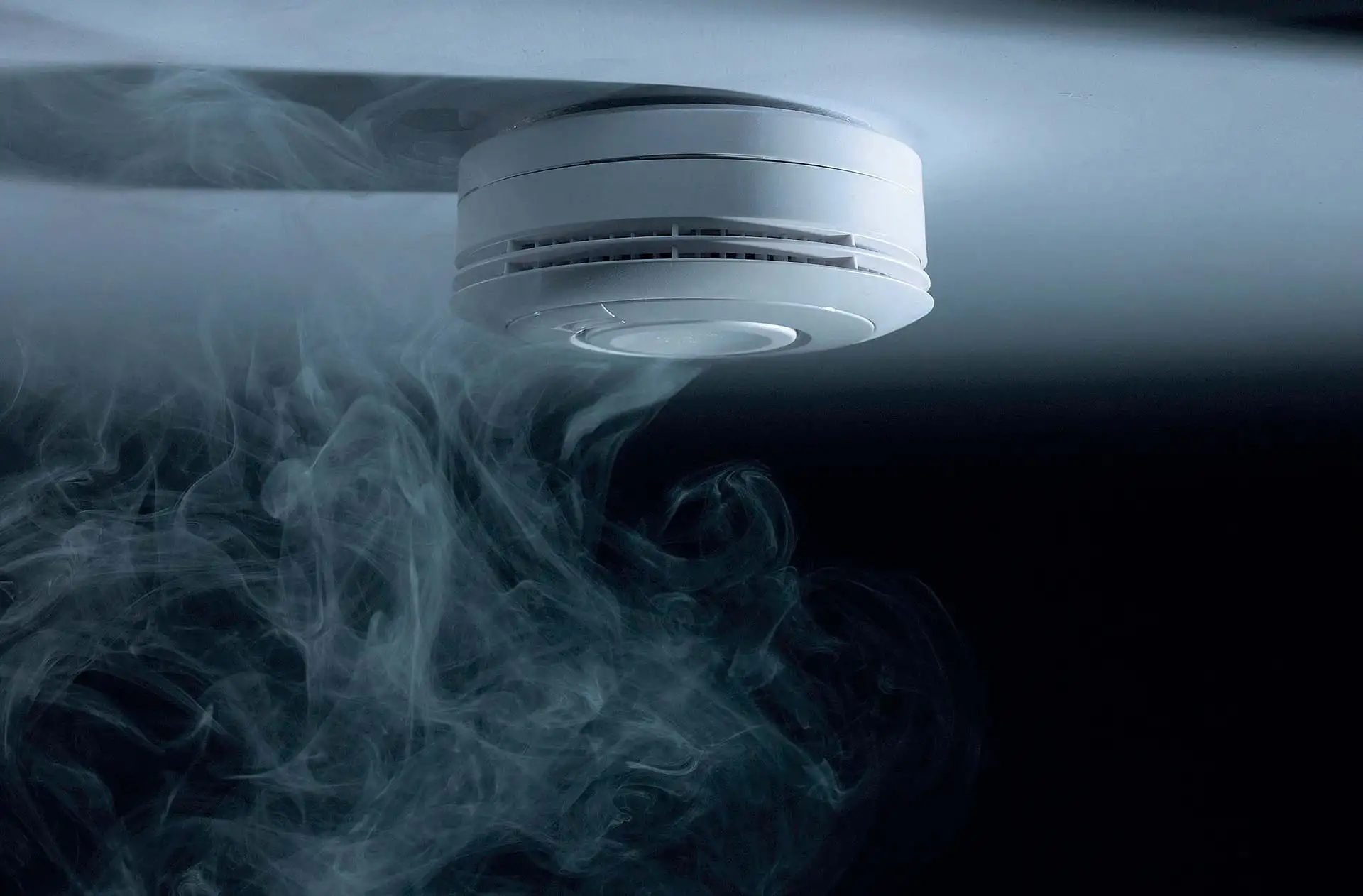 Rauchmelder erkennen Brände frühzeitig und warnen durch ein lautstarkes, akustisches Signal Foto: Ei Electronics / akz-o