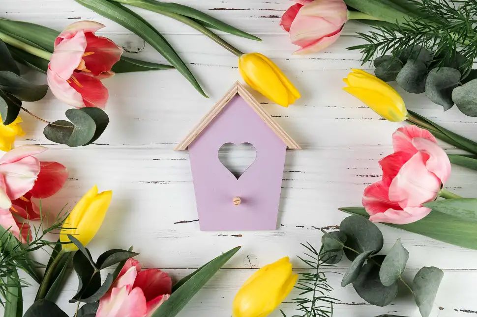 So lässt sich der Frühling einfach ins Haus bringen. Foto: FreePik.com
