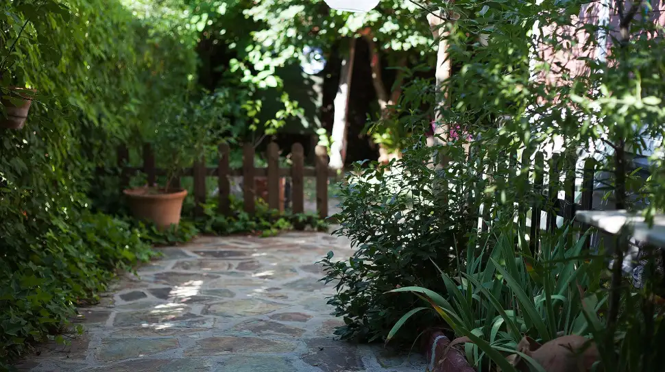 Natürliche Gartengestaltung: Tipps für einen schönen Garten. Foto: FreePik.Com