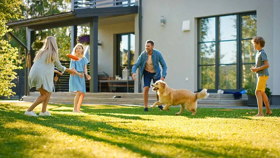 Der perfekte Familiengarten 2025: Wie sieht er aus? Foto: gorodenkoff / iStock.com
