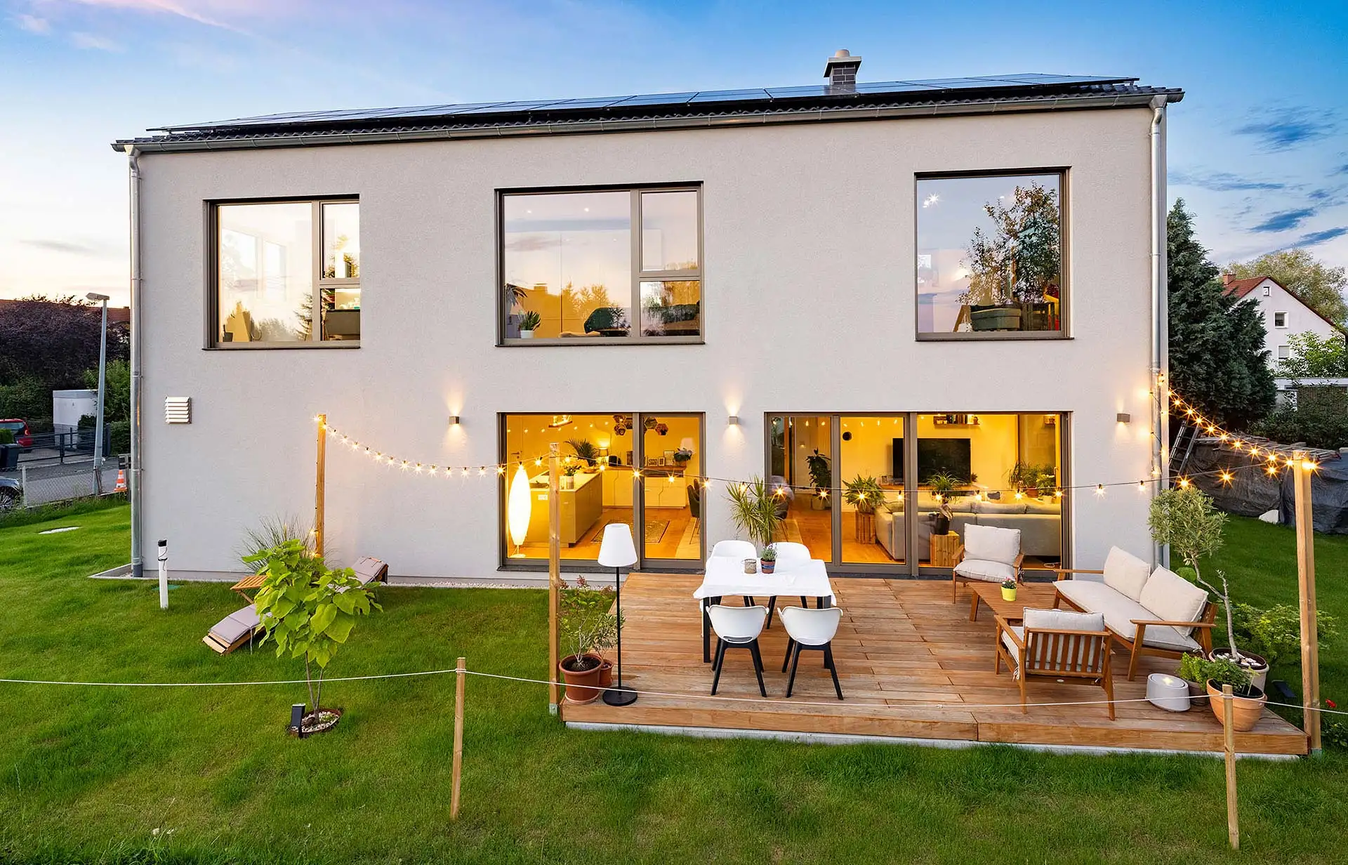 Mit dem eigenen Heim werden individuelle Wohnträume, abgestimmt auf die jeweiligen Bedürfnisse, realisiert. Foto: BDF/LUXHAUS/Volker Lau