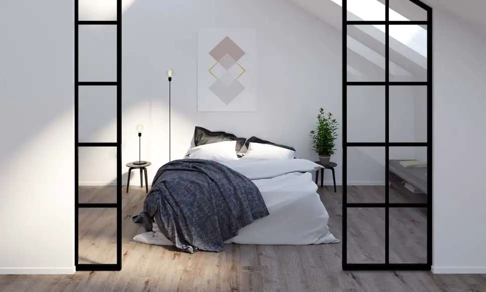 Harmonie und Funktionalität mit Holz-Schiebetüren im modernen Fertighaus. Foto: gamespirit / iStcok.com