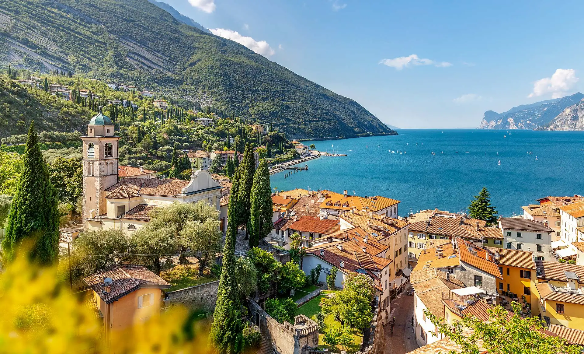 Wohnen in Italien: Der unvergleichliche Charme von Immobilien mit Seeblick. Foto: radial_m / iStock.com